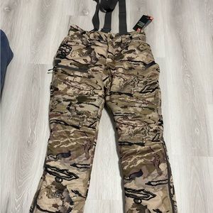 Brand new! Under Armour Extreme Cold hunting gear pants